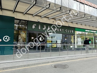 Вход в фитнес клуб Fiji Sport Club на 3-й Хорошёвской улице в Москве