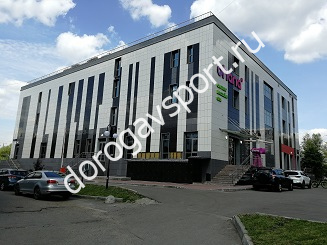 Вход в фитнес клуб Ohana на улице Бунинская Аллея в Бутово