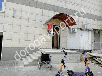 Вход в фитнес клуб PROФитнес на улице Горчакова в Москве