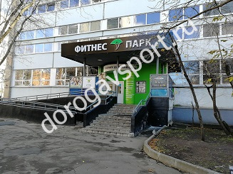 Вход в фитнес клуб Фитнес парк на Сиреневом бульваре в Москве