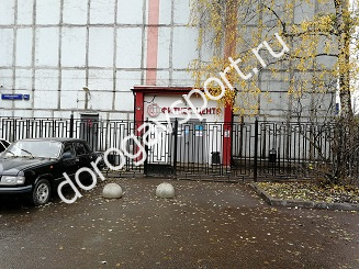 Вход в фитнес клуб New Fitness на Байкальской улице в Москве