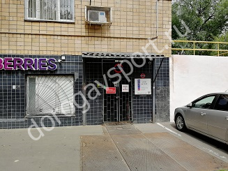 Вход в тренажёрный зал Bloomgym на 2-й Пугачёвской улице в Москве